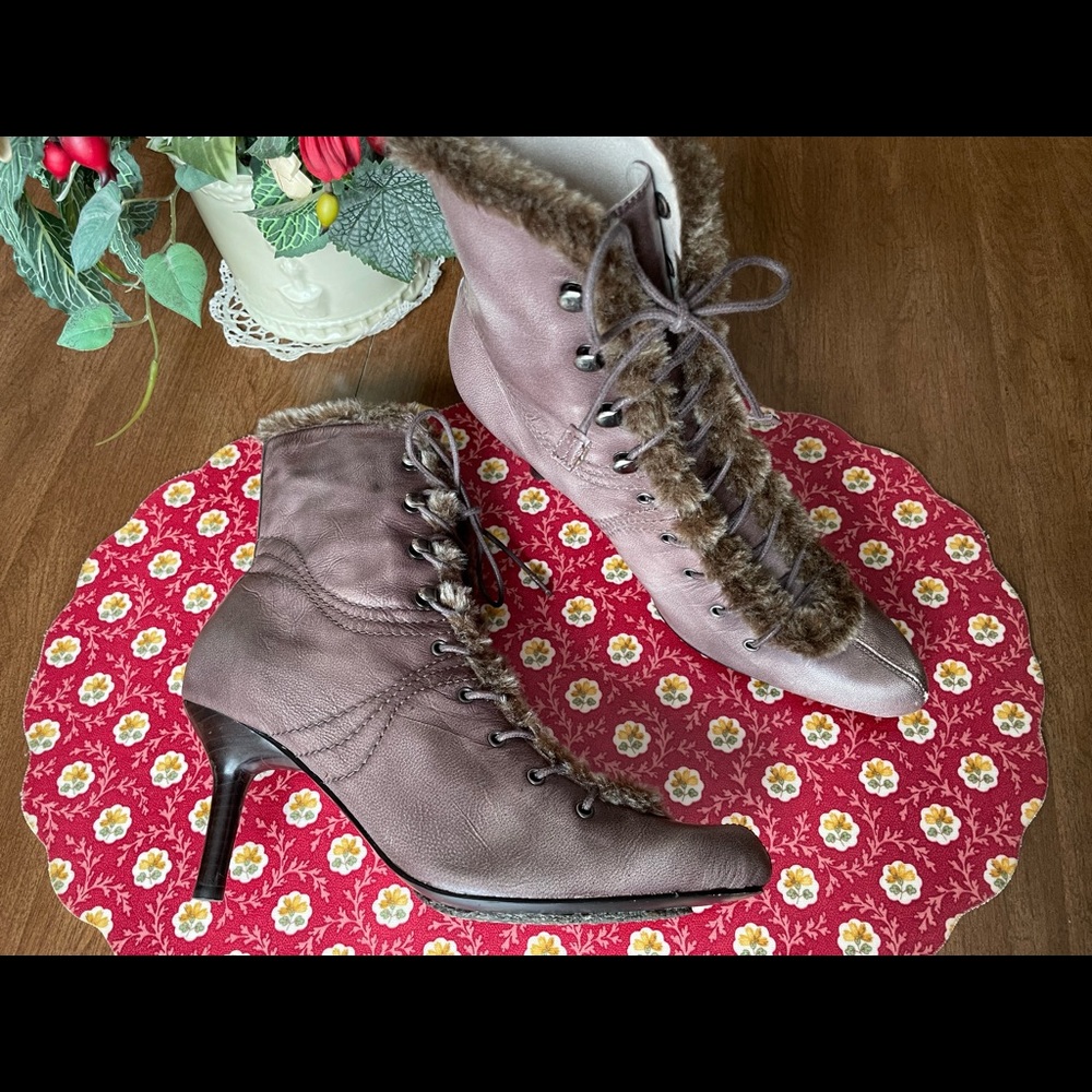 XOXO Leather Booties with Faux Fur Trim, 3” heel. Super Cute & Original. Size 6 - Picture 2 of 16